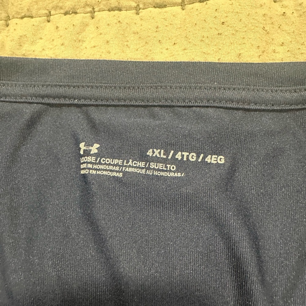 Under Armour Men's dark blue Short Sleeve Tee